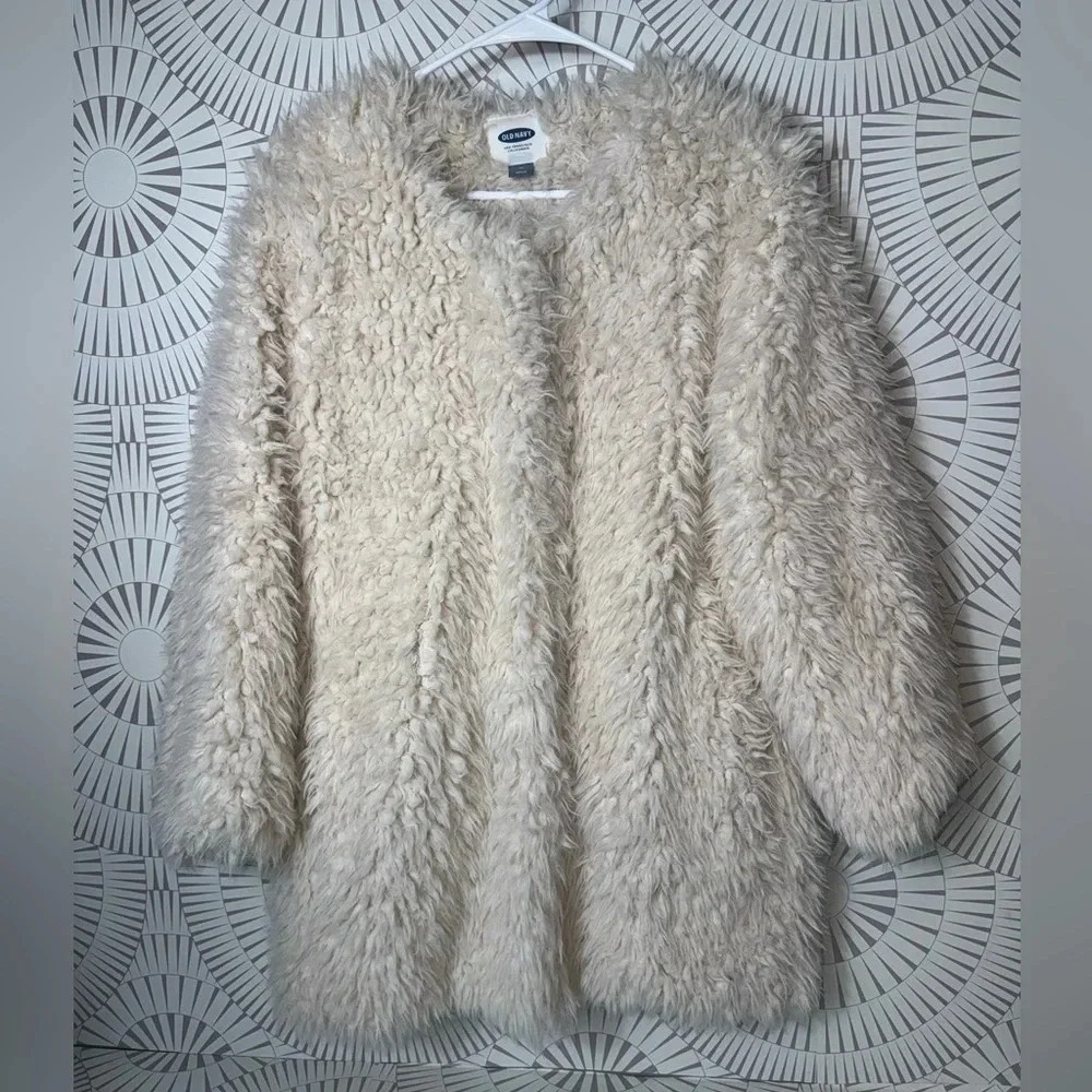 Old Navy Women’s Faux Fur White Jacket Snap Button Closure‎ Size Medium